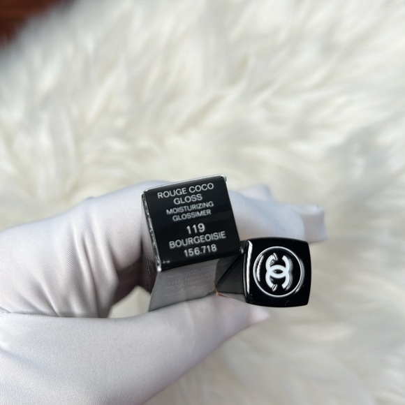 COPY - CHANEL  COCO LIP GLOSSMelted Honey This lit’s golden in color - Picture 10 of 16